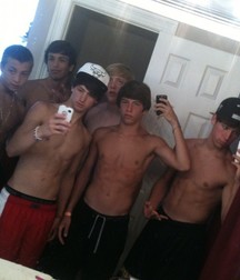 a selfies with friends amateur boys 5e10c1f30fb52.jpg