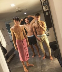 a selfies with friends amateur boys 5e10c1fdeab66.jpg
