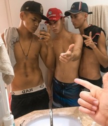 a selfies with friends amateur boys 5e10c205c2203.jpg