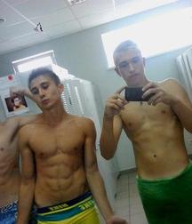 a selfies with friends amateur boys 5e10c210dd09b.jpg