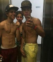 a selfies with friends amateur boys 5e10c2191fc5b.jpg