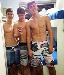 a selfies with friends amateur boys 5e10c22be9c6c.jpg