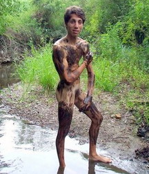naked but covered in mud 5e1360258aa89.jpg