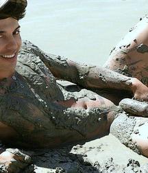 naked but covered in mud 5e13605078201.jpg