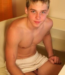 take off that towel amateur twinks 5e14ac3638134.jpg