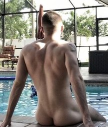 hot guys in the pool 5e179b2eeaef0.jpg