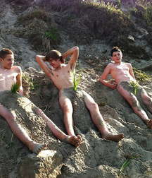 fun games with the sand 5e179b6fbbd2e.jpg