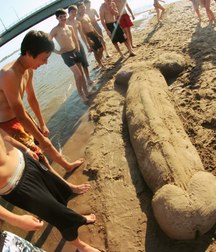 fun games with the sand 5e179b8e754c9.jpg