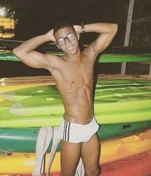 I only use white underpants 5e1de74650e3e.jpg