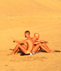 nudists comfortably seated on the beach 5e1de91ec36a9.jpg