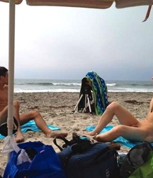 nudists comfortably seated on the beach 5e1de923bbf07.jpg