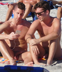 nudists comfortably seated on the beach 5e1de93a60bff.jpg