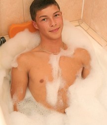 nude boys in the bath with foam 5e1f87fd4bd8a.jpg