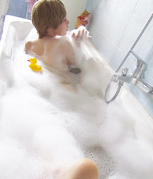 nude boys in the bath with foam 5e1f880875d27.jpg