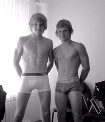 only black and white shirtless boys 5e220541152dd.jpg