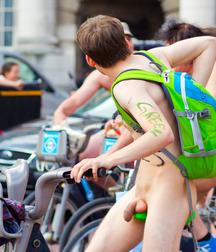 naked cyclists 5e261b6761bc8.jpg