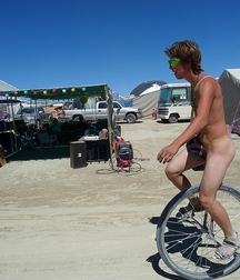 naked cyclists 5e261b6c40ca5.jpg