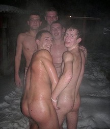 funny boys on the snow 5e28a4ce73bcf.jpg