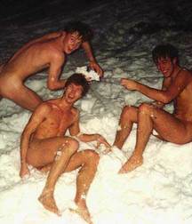 funny boys on the snow 5e28a4d97fa1d.jpg