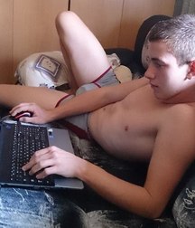 boys with the computer 5e28a53ae1574.jpg