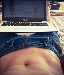 boys with the computer 5e28a5415dd2b.jpg