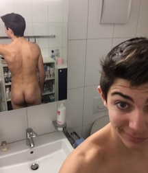 selfies and asses 5e2b59c1e68d5.jpg