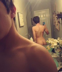 selfies and asses 5e2b59ca763ba.jpg