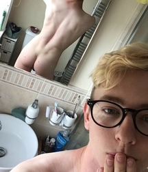selfies and asses 5e2b59de251a9.jpg
