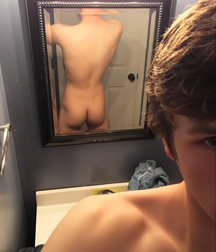 selfies and asses 5e2b59ef5a13a.jpg