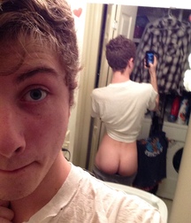 selfies and asses 5e2b59f31ca63.jpg