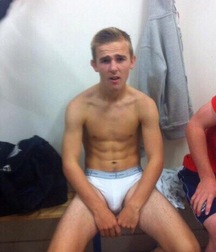 this happens in the locker room 5e419c80f4101.jpg