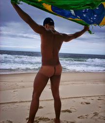 on the beach naked 5e445119e4e6e.jpg