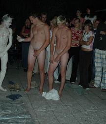 funny nudity 5e45a0f31fef7.jpg