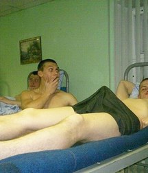 funny young soldiers  5e48200413436.jpg