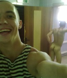 funny young soldiers  5e482013d40d6.jpg