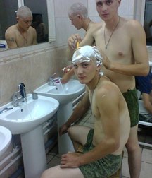 funny young soldiers  5e4820175621e.jpg