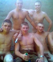 funny young soldiers  5e48201a1a95f.jpg