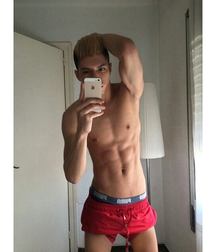 boys in selfies 5e48d51abe1b7.jpg