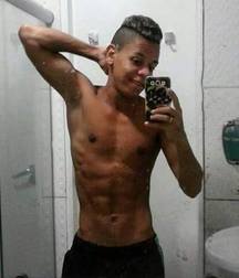 boys in selfies 5e48d53a62271.jpg