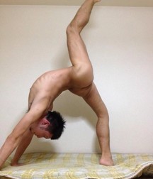 difficult and acrobatic positions 5e48d599124bc.jpg