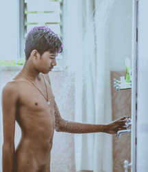 hot boys shower 5e48d63877e6b.jpg