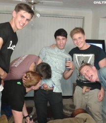 silly and funny straight guys 5e4c3ac4c0105.jpg