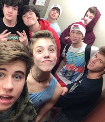 groups of sexy boys 5e4c3b1e8808f.jpg