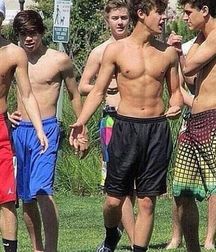 groups of sexy boys 5e4c3b204b0fc.jpg