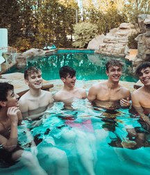 groups of sexy boys 5e4c3b40b4106.jpg
