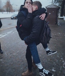 a romantic moment 5e5547ea7b04e.jpg