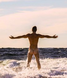 in the waves of the sea 5e593c6cd7d4e.jpg