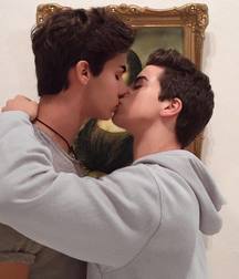 kiss Me Love 5e6013de1f491.jpg