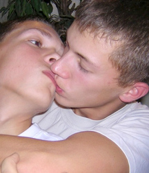 kiss Me Love 5e6013ef09b9d.jpg