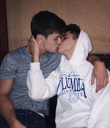 kiss Me Love 5e6014255fa9a.jpg